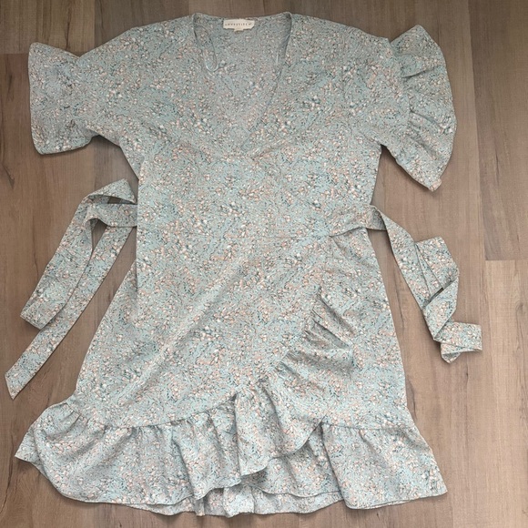 lovestitch Dresses & Skirts - Lovestitch Wrap Dress with Floral Print Size M
